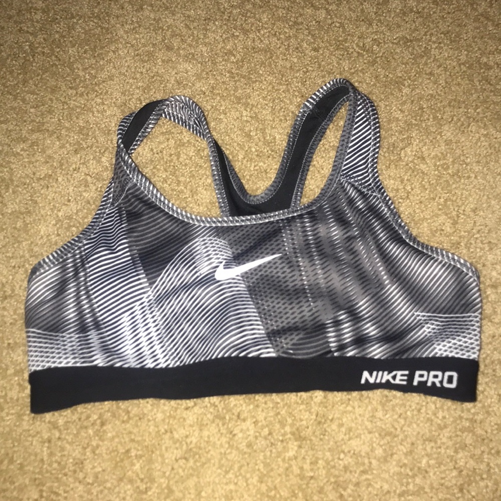 Striped pattern Nike pro sports bra size medium